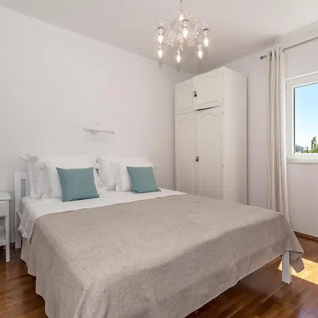 Olive Tree Apartment *